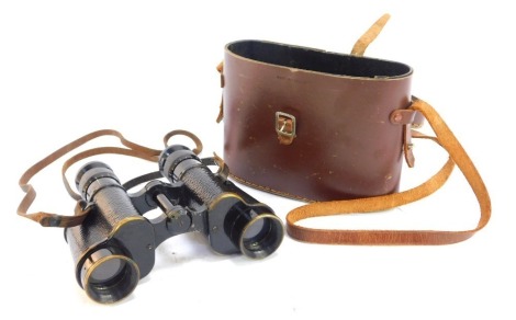 A pair of Taylor Hobson 1941 Binoprism number 2 MK2 field binoculars, number 206603, in leather case.