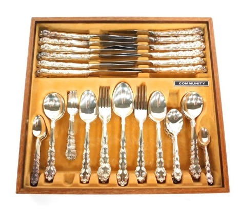 A Community Plate canteen of cutlery, six place settings, boxed.