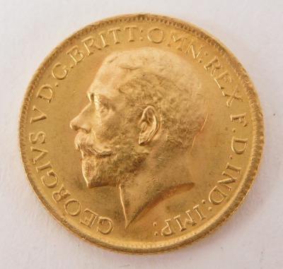 A George V full gold sovereign, dated 1915. - 2