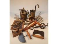 Various items of kitchenalia