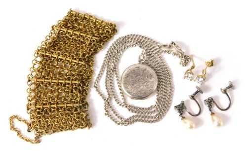 Assorted costume jewellery, comprising a pair of 1950s cultured pearl and CZ drop earrings, with screw in white metal backs, stamped 925, a pair of 9ct gold and CZ modern twist earrings, and a silver locket pendant and chain, and gilt bracelet. (4)