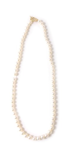 A cultured pearl necklace, with single strand beads each 5mm wide, on knotted string strand with yellow metal clasp, marked 750, 42cm long.