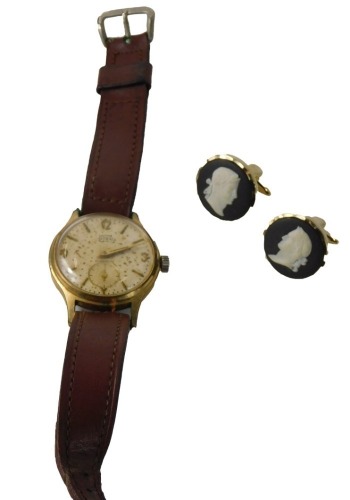 A Smiths Astral gent's wristwatch, with fifteen jewel movement, in shockproof case, with stainless steel back, on black leather strap, and a pair of Stratton Wedgwood plated cufflinks. (3)