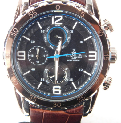 A Bermuda Watch Company diving watch, with a stainless steel case, with a black and blue dial, on brown leather strap, the dial 4cm diameter, in presentation box. - 2