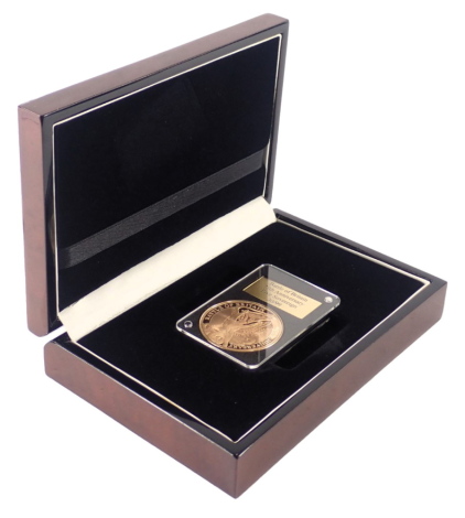 A London Office Mint Battle of Britain 75th anniversary five gold sovereign coin, 30-99 in presentation box.