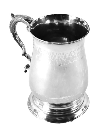 A George III silver tankard, of plain design with a leaf moulded handle, maker SD, London 1782, 13cm high, 10.32oz.