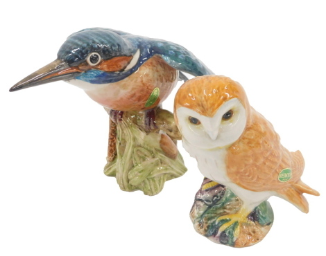 Two Beswick animal ornaments, comprising a seated barn owl, 11cm high, and a kingfisher, 14cm high. (2)