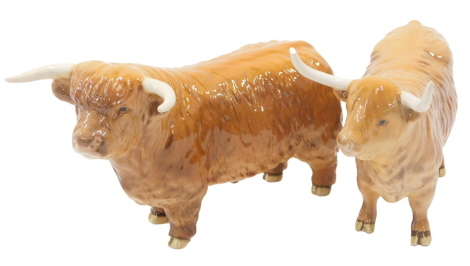 Two Beswick highland bulls, 14cm high.