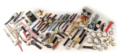 Various wristwatches, comprising Mickey Mouse, Snoopy, Winnie the Pooh, loose clock movements, etc. (1 tray)