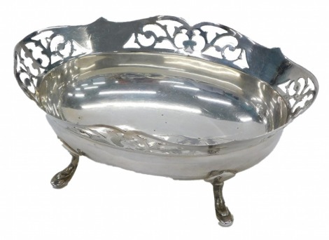 An Elizabeth II silver oval bonbon dish, with pierced rim, raised on pad feet, Birmingham 1954, 7oz.