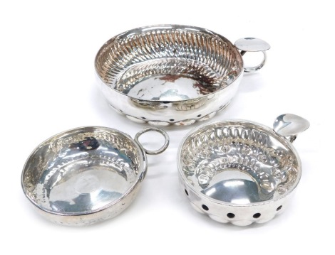 Three Armada style silver plated dishes, each with a fret and moulded decoration, each with thumb handle. (3)