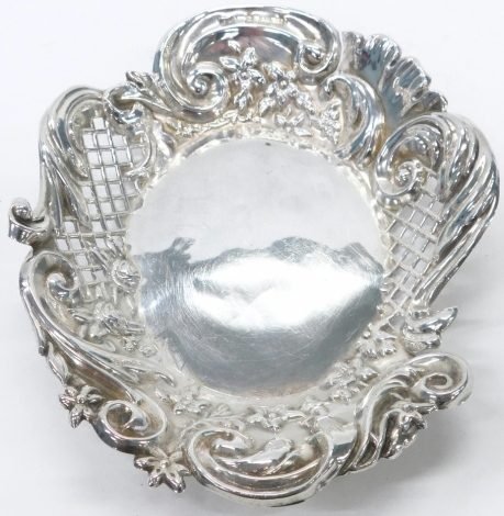 An Edward VII silver oval bonbon dish, with pierced decoration, Birmingham 1902, 1.2oz.