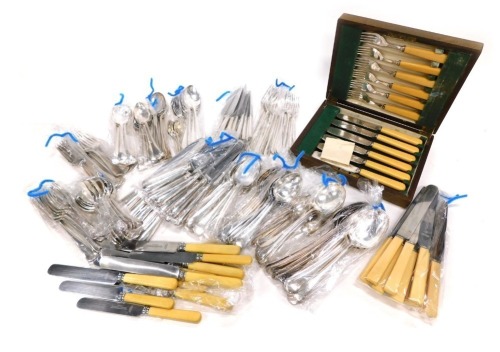 A large quantity of silver plated cutlery, knives, forks, etc. (1 tray)