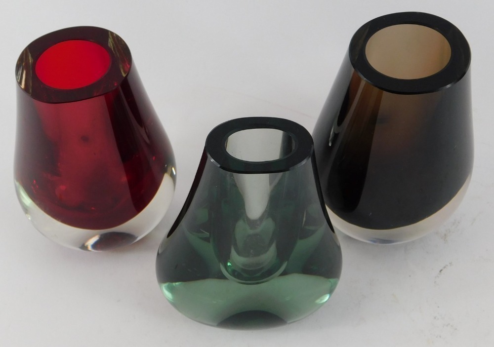 Three Whitefriars glass 'Teardrop/Hambone' vases, designed
