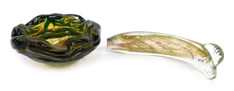 A Mdina glass ashtray or bowl, of circular form with a waved edge, decorated with flashes of green, yellow and blue, 16cm diameter, together with an early 1970s Isle of Wight glass fish ornament, 22cm wide.