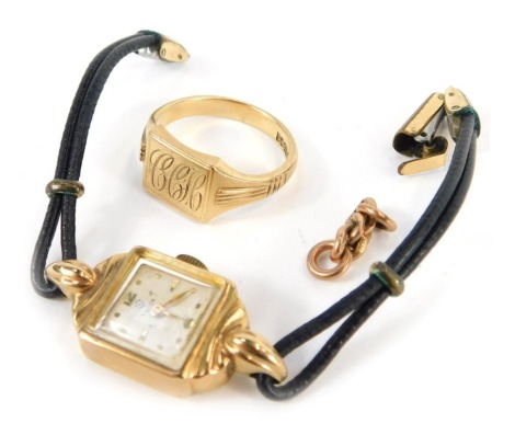 Assorted jewellery, comprising a 9ct gold signet ring, with rectangular panel bearing the initials CCH, with fan design shoulders, ring size S½, 6.2g, a small thread of 9ct gold links, 1.2g, and a Tudor lady's wristwatch. (3)