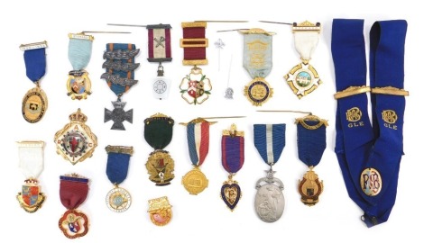 Masonic and other related items, to include Royal Masonic Institution for girls 1953, medallions for Holmwood Redditch, Southborough Kent, Steward medal etc., all base metal. We have specific vendor instructions to sell WITHOUT RESERVE.