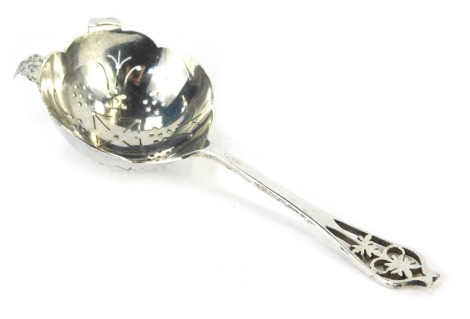 An Elizabeth II silver tea strainer, with pierced foliate handle, Viners Ltd, Sheffield 1959, 1.65oz.