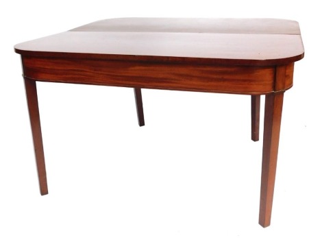 An early 19thC mahogany tea table, with moulded corners, on tapered legs, 72cm high, 121cm wide, 60cm deep.