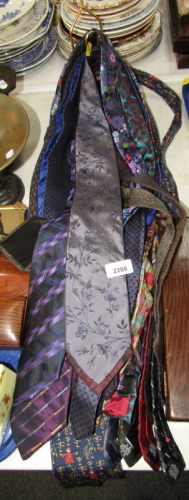 Various gentleman's ties, to include some silk, varying designs to include floral, scarecrow, etc. (a quantity)