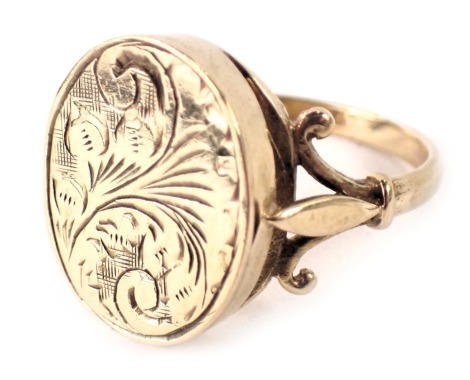 A 9ct gold snuff taking ring, the oval locket ring head with floral design, with V splayed shoulders, ring size Q, 4.6g all in.