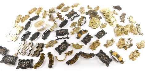 A large quantity of Edwardian and later brass and pressed metal handles.