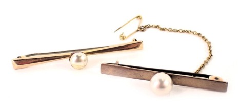 Two bar brooches, comprising a cultured pearl set rose gold coloured bar, yellow metal stamped 9ct, 4cm wide, with steel back and safety chain, and a yellow gold and seed pearl set bar brooch stamped 9ct, 4.5cm wide, 2.9g all in. (2)