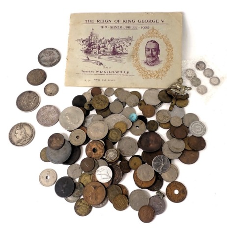 Decimal and pre decimal coinage, Victoria silver five pound coin dated 1890, a Queen Victorian five pound coin dated 1889, a George III 1819 crown, pennies, halfpennies, krona, commemorative crowns, cap badge, etc. (1 tray)