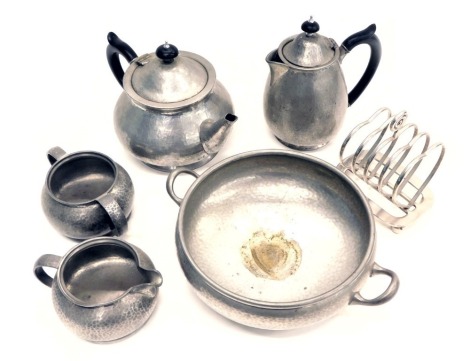 A quantity of pewter, to include some hammered Tudric pieces, others similar, etc.