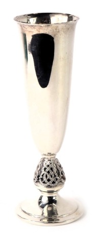 A Queen Elizabeth II silver goblet, on tapering stem and circular foot, Birmingham 1968, 17cm high, 4.11oz.