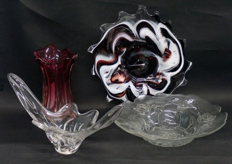 A quantity of art glass, to include Murano pink tinted vase, centrepiece, etc.