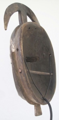 An African tribal Baule meditation peale mask, Cote D'Ivoire circa 1950, 30cm high. - 4