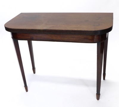 An early 19thC mahogany fold over tea table, the rectangular top with rounded front corners and a reeded edge, above a plain frieze, on square tapering legs, with spade feet, 74cm high, 90cm wide. - 3