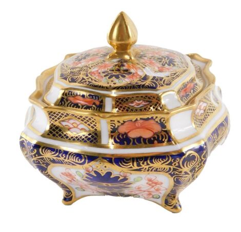 A Royal Crown Derby Imari pattern box, of square form, with gilt decoration and an acorn finial, 9cm high.