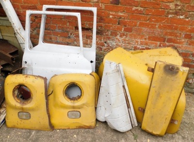 An International Harvester Loadstar lorry cab and parts. - 3