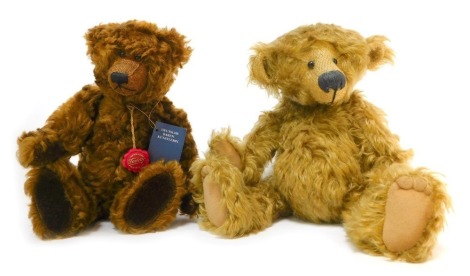 Two mohair Teddy bears, comprising Bearly There by Lorraine Jones, named Freddy, 26cm high, together with a Hermann Teddy bear, named Neewa, number 49, 21cm high.