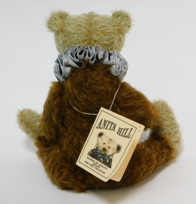 An Anita Hill mohair Teddy bear, named Ronnie, dated 2000, LE1-10, with silver coloured ruff, 25cm high. - 3