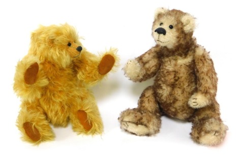 Two mohair Teddy bears, comprising a Bohemian Bears Teddy bear designed and made by Amy Young, named Pippin, 27cm high, and a further Issy Bears mohair bear, caramel colouring, with leather pads, 23cm high.