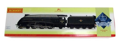 A Hornby OO gauge BR 4-6-2 Class A4 locomotive, 60009, Union of South Africa, green livery, R2909, boxed.