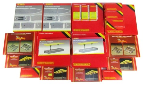 A group of Hornby OO gauge model railways, etc., to include platform sections, platform canopies, etc. (1 tray)