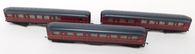 A Hornby National Rail locomotive, 37071, teal livery, together with various carriages, rolling stock, etc. - 3