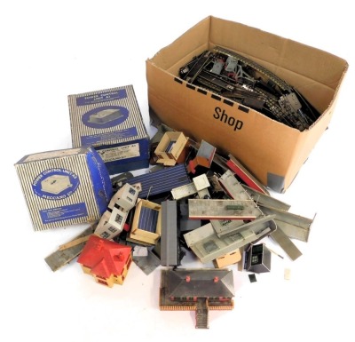 Various OO gauge related items, to include a Meccano power control unit, track, buildings, etc. (a quantity)