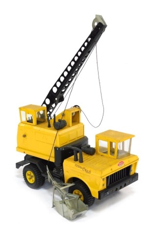 A Tonka tinplate crane, in yellow, 59cm high.