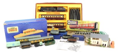 Hornby Dublo Kit Master and Tri-ang OO gauge train set and accessories, including RS1 train set, Princess Elizabeth BR Passenger set, Hornby OO D1 through station, Hornby OO Pullman coaches, grey five plank wagon, mineral wagon D2, etc. (a quantity)