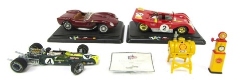 Diecast racing cars, comprising a Quartzo Lotus 49 Jim Clark First 1958 Grand Prix of South Africa, 1958 250 Testa Rossa, and a 1972 312P, etc. (5)