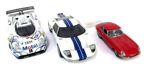 Franklin Mint, Maisto and other diecast cars, comprising a 1961 Jaguar E Type, Ford GT, and a Porsche 911 GT1. (3)