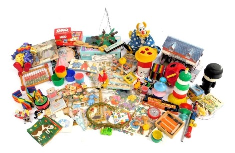 Various children's toys and games, jigsaw puzzles, clown ornaments, etc. (2 trays)