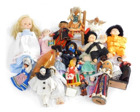 A collection of costume dolls, comprising vintage foreign costume dolls, J&B Jacobson Asian dolls, etc. (1 box)