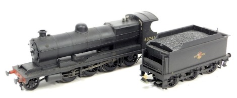 A Bachmann OO gauge Robinson 04 locomotive and tender DCC fitted, 31-001 bed, 63743, in BR black lake crest weathered livery.