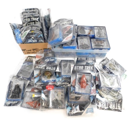 Star Trek Star Ship collectables, to include magazines and ship. (3 boxes)